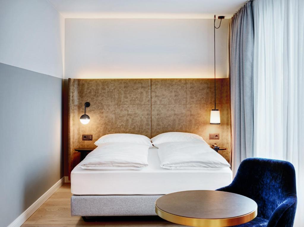 STAGE 12 - Hotel by Penz